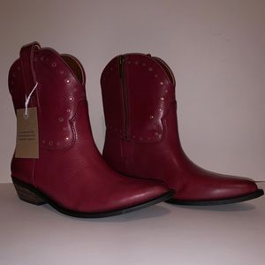 WESTERN STACKED HEEL BOOTIES